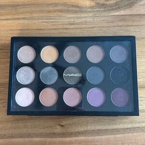MAC Eyeshadow Pallet x15 Mellow Moderns